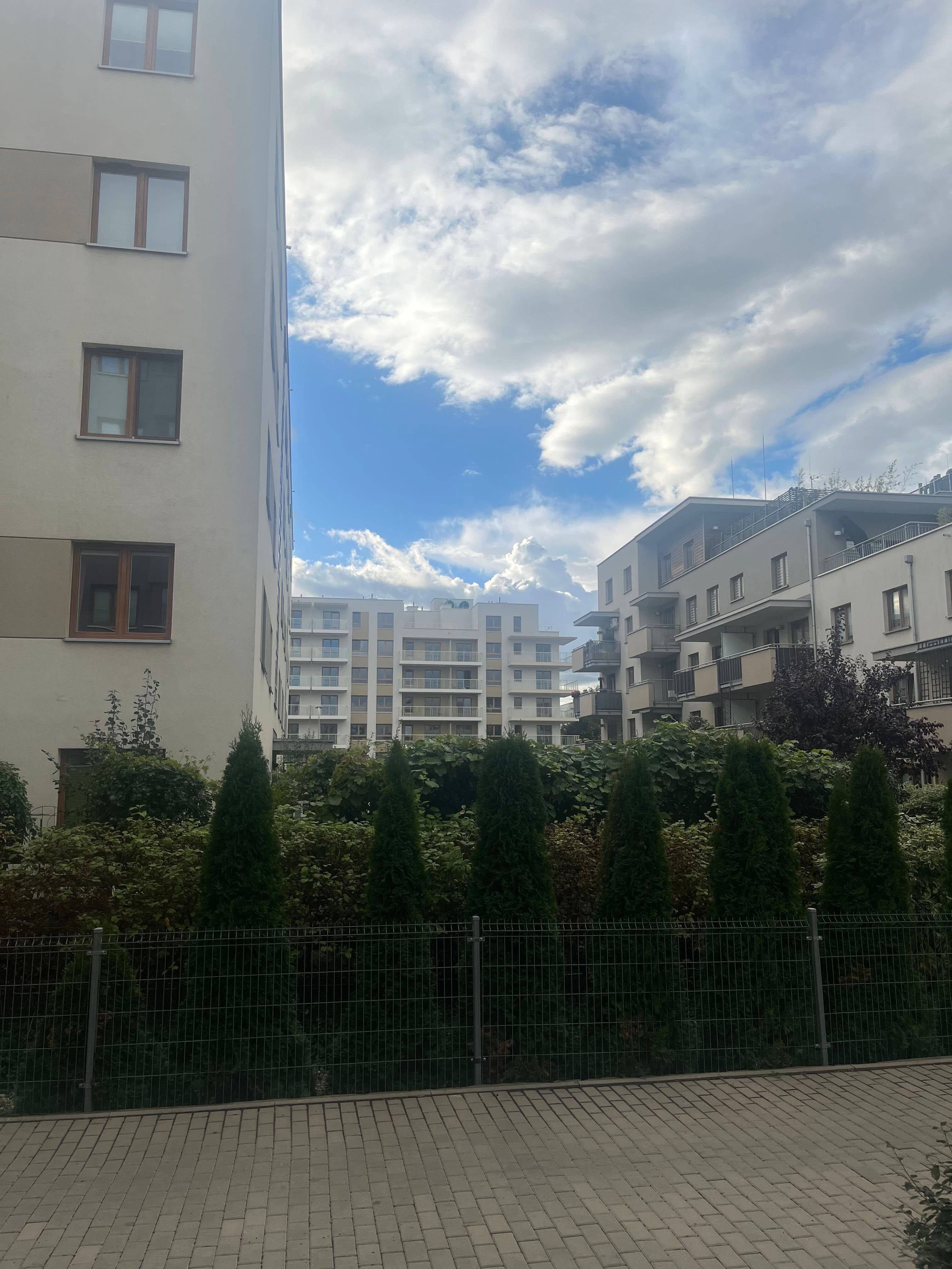 Second view of pre-existing residential blocks next to Chrzanów’s construction zone.