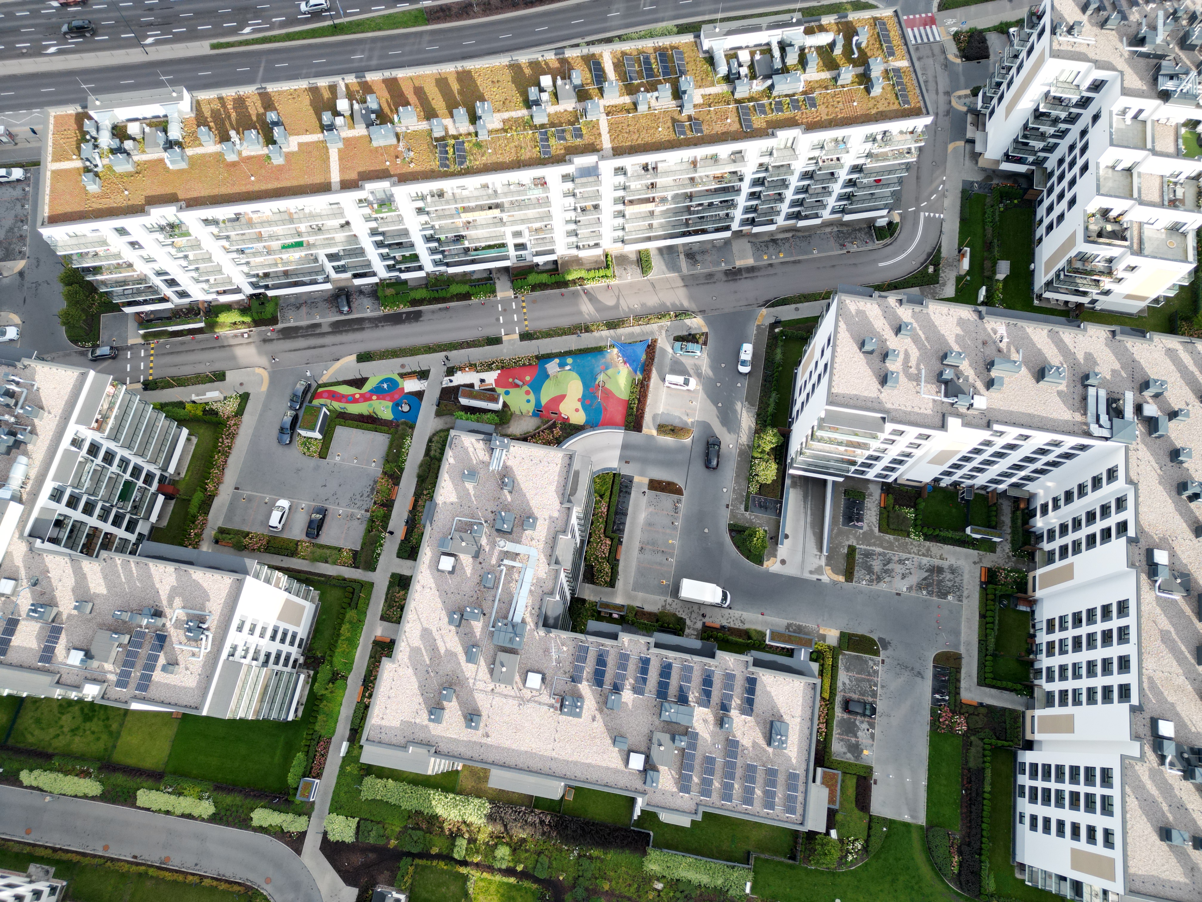 Landscaped courtyard between Metro Zachód buildings
