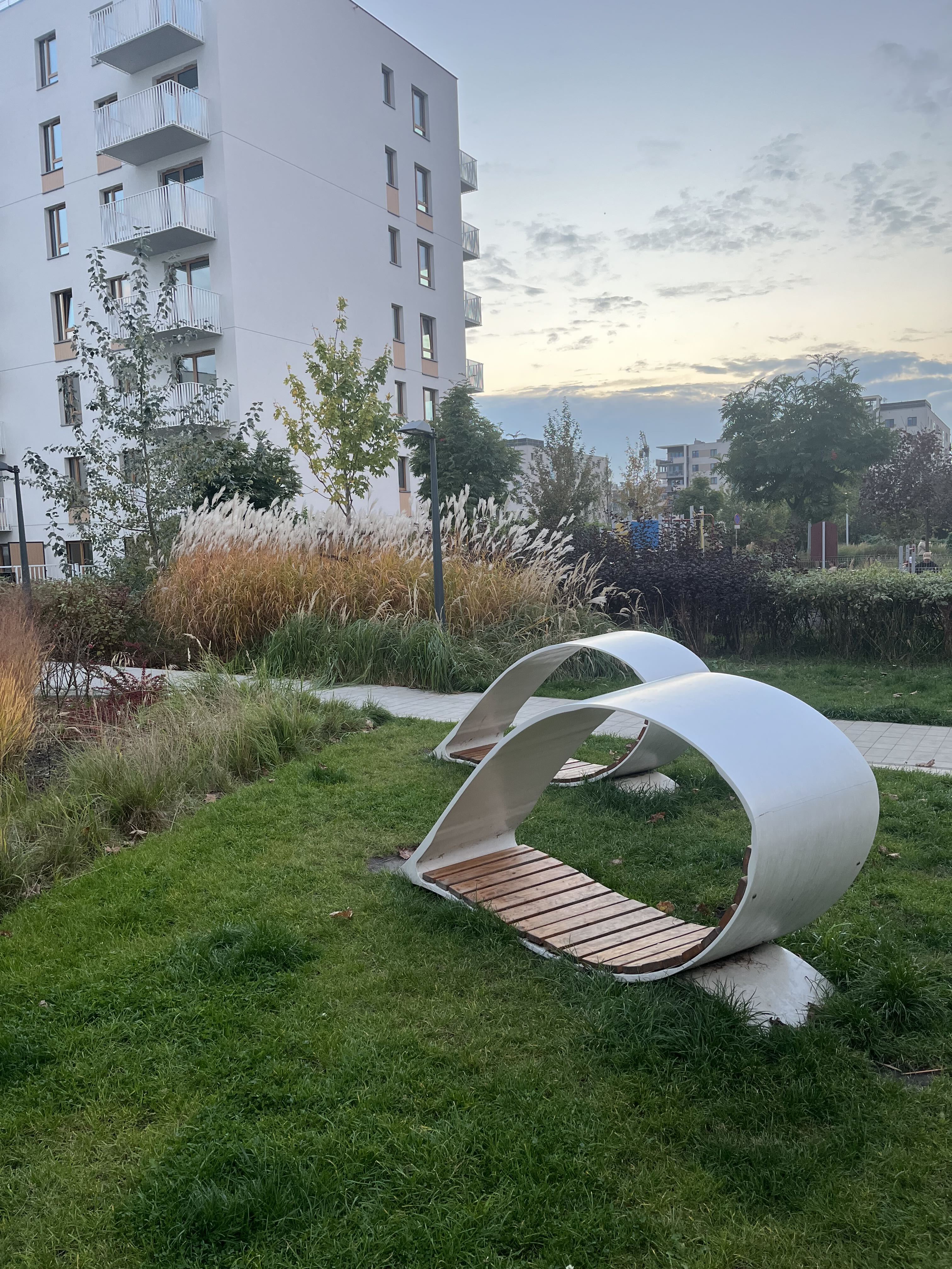 Promenade between Neowo phases
